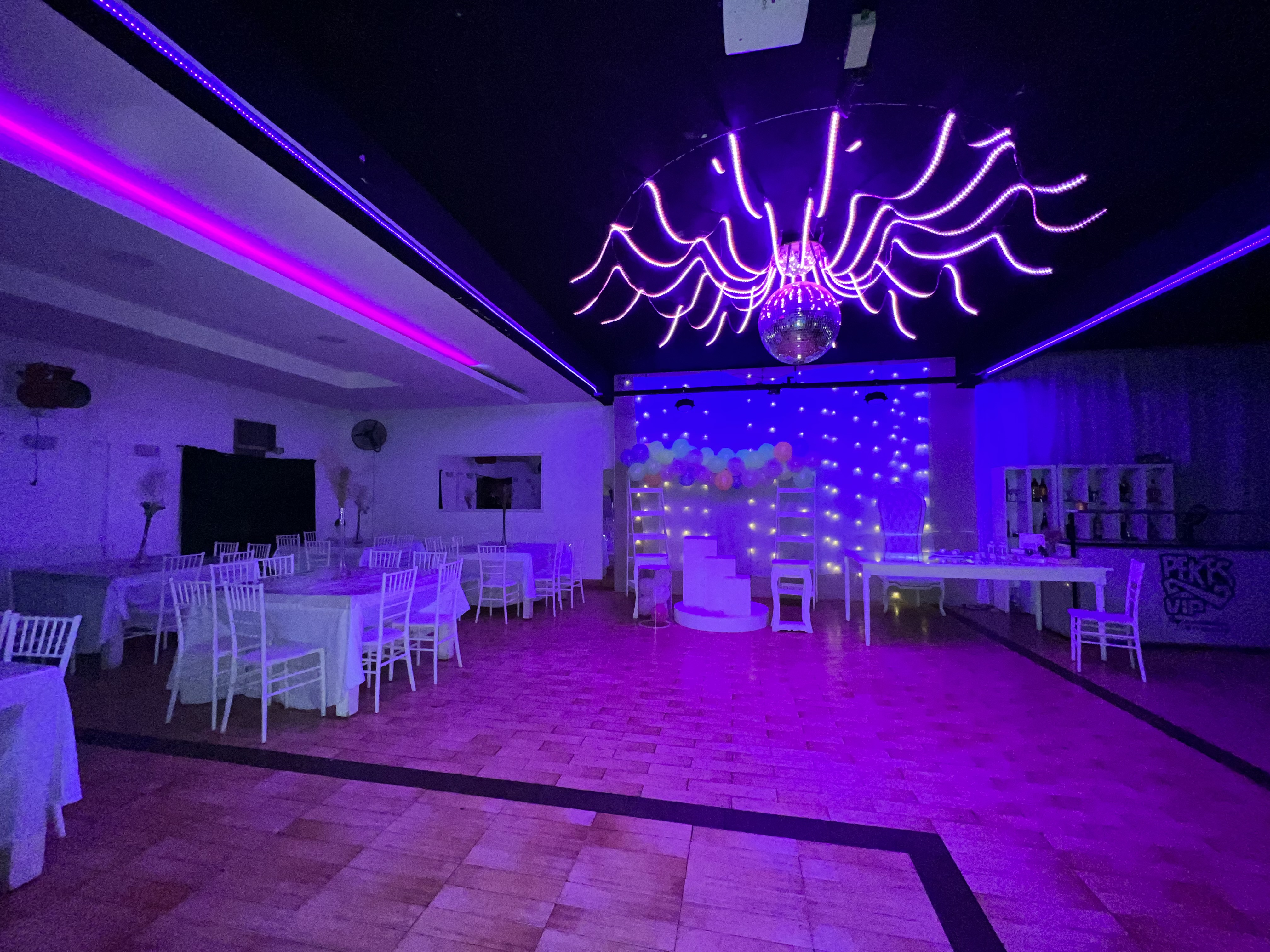 Salón pekes vip