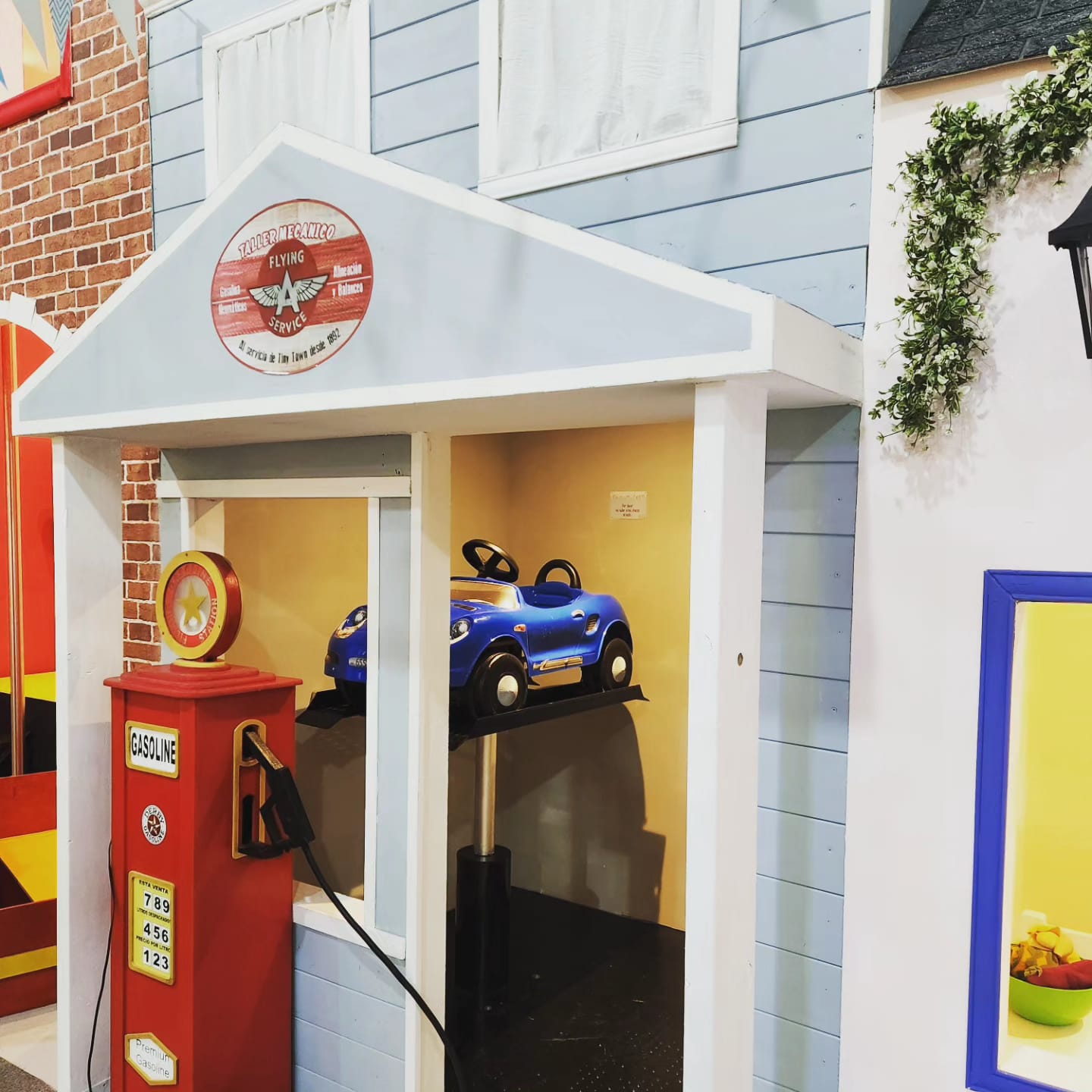 TINY TOWN SALON DE FIESTAS INFANTILES