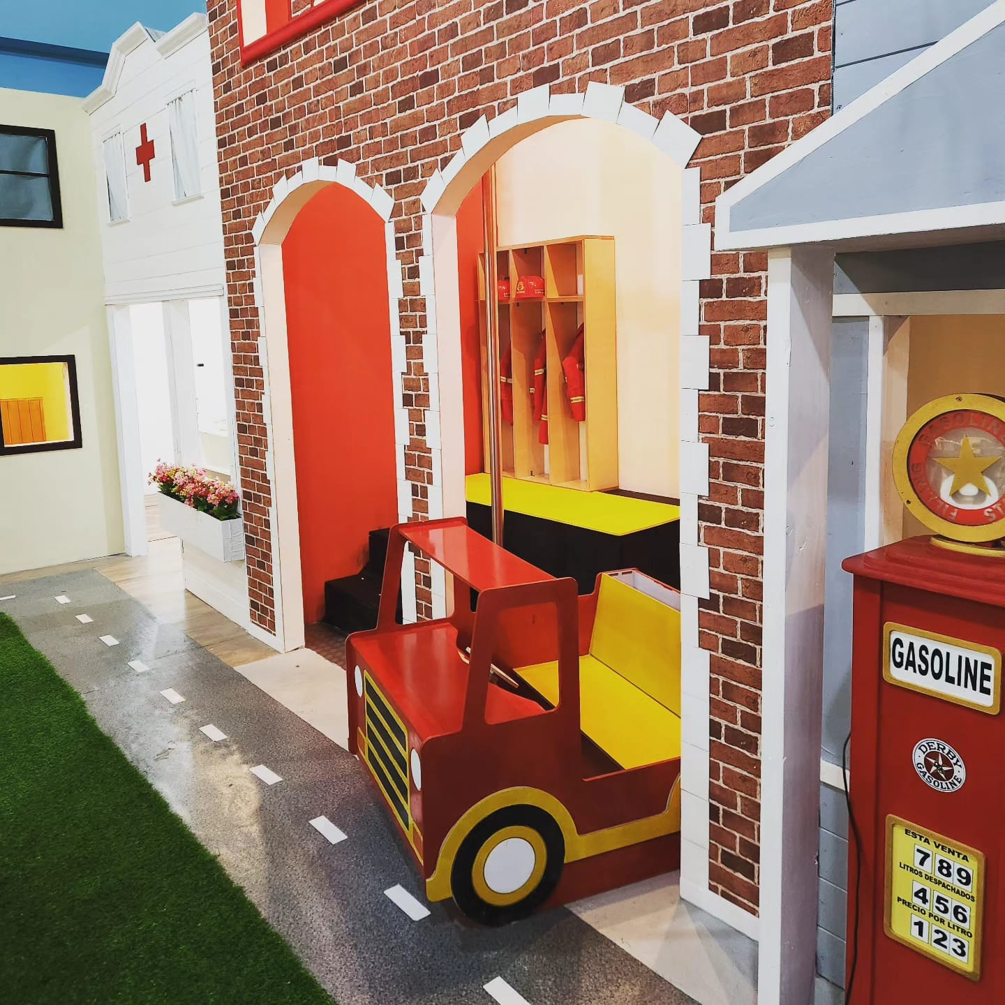 TINY TOWN SALON DE FIESTAS INFANTILES