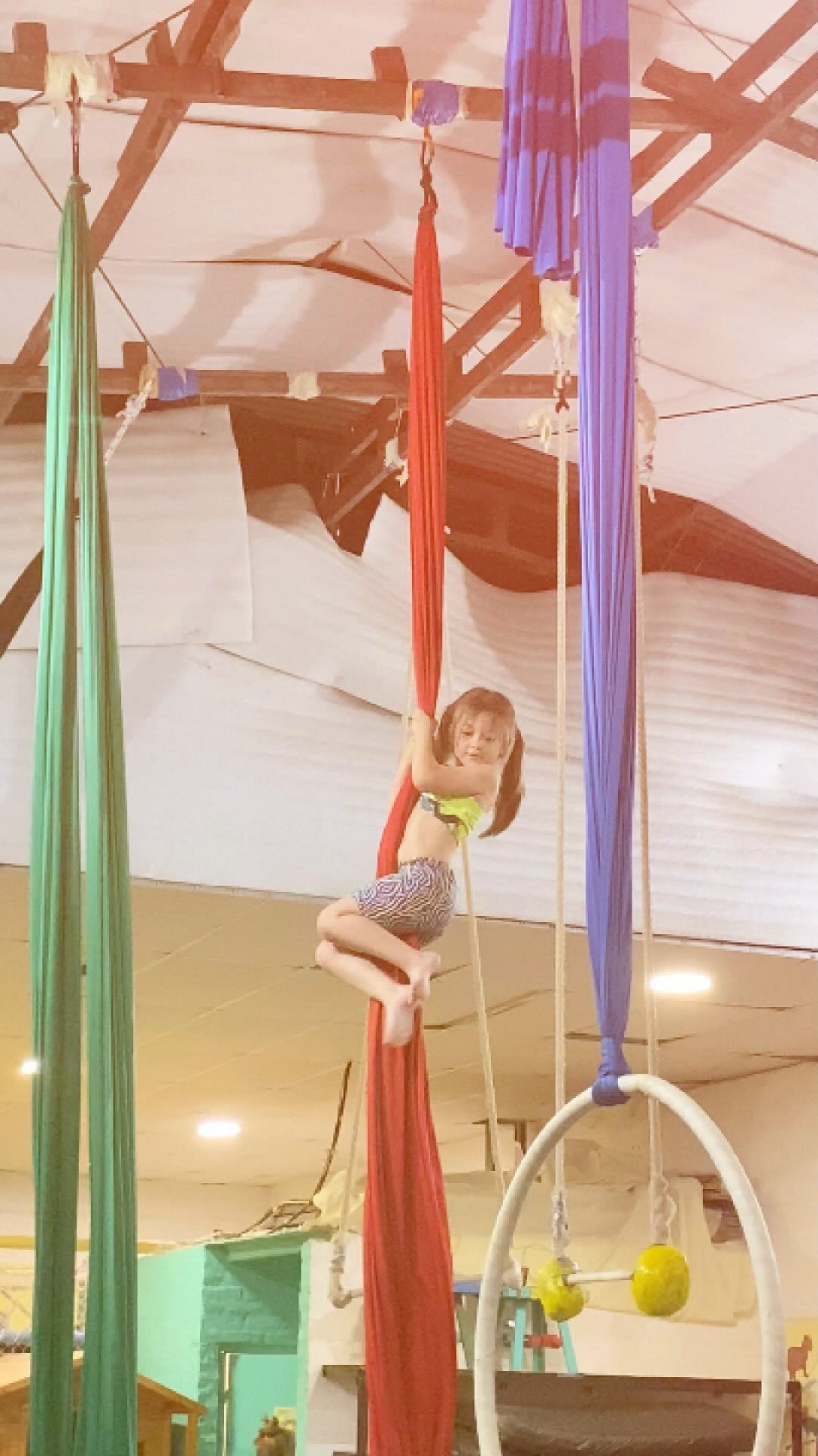 Elevarte Acrobacia Danza Aerea-Pelotero