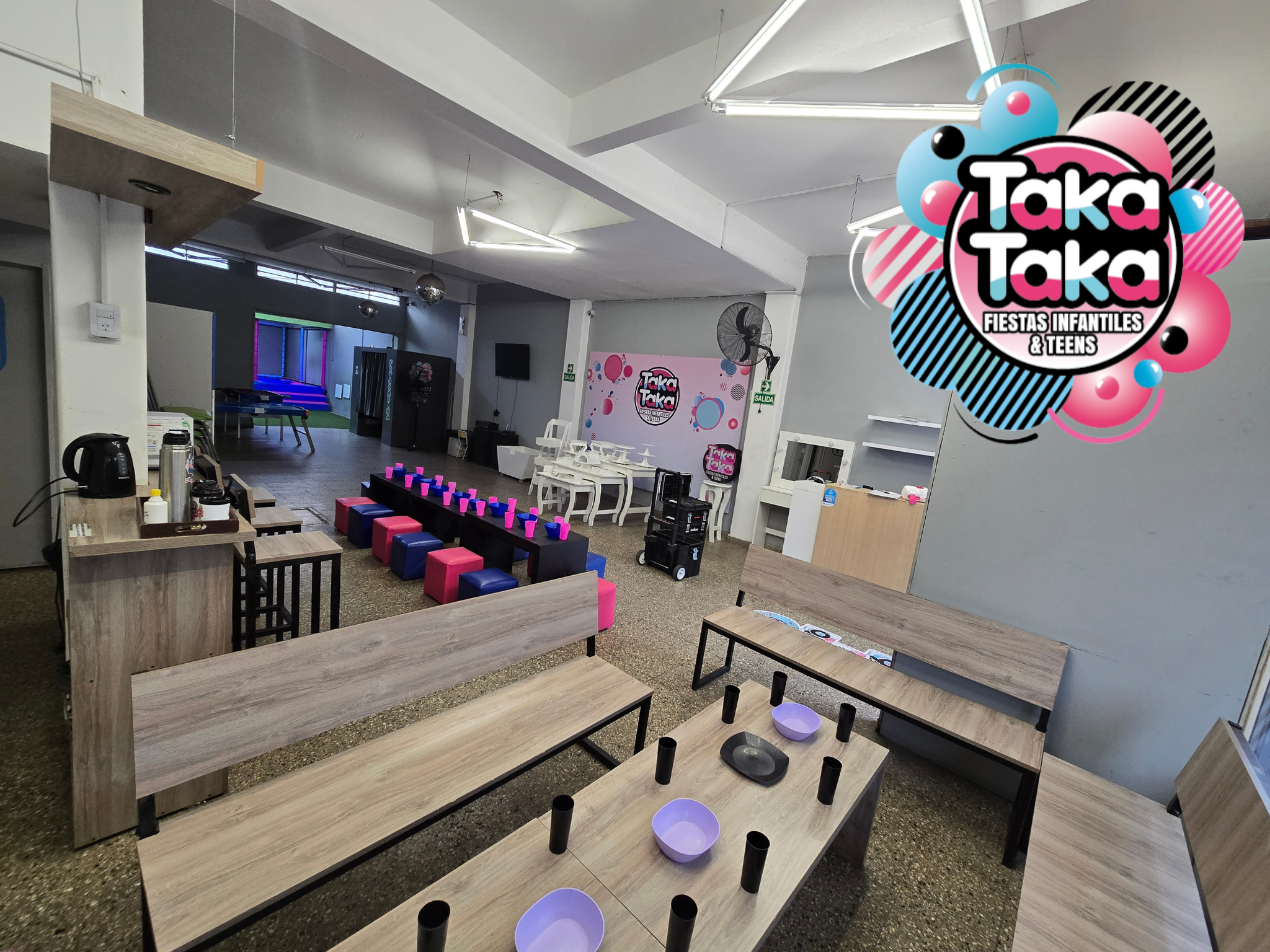 Salón TAKATAKA