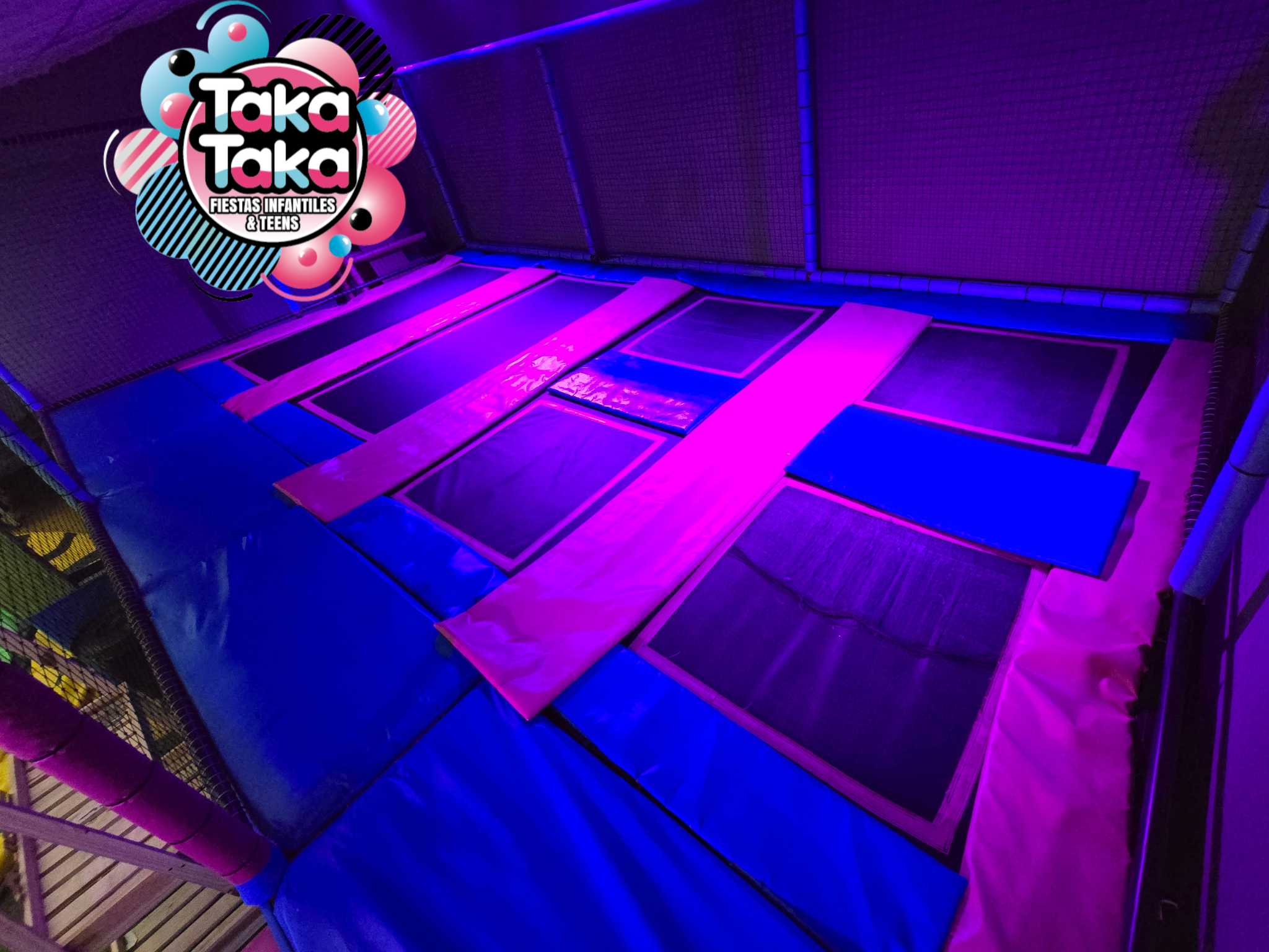 Salón TAKATAKA
