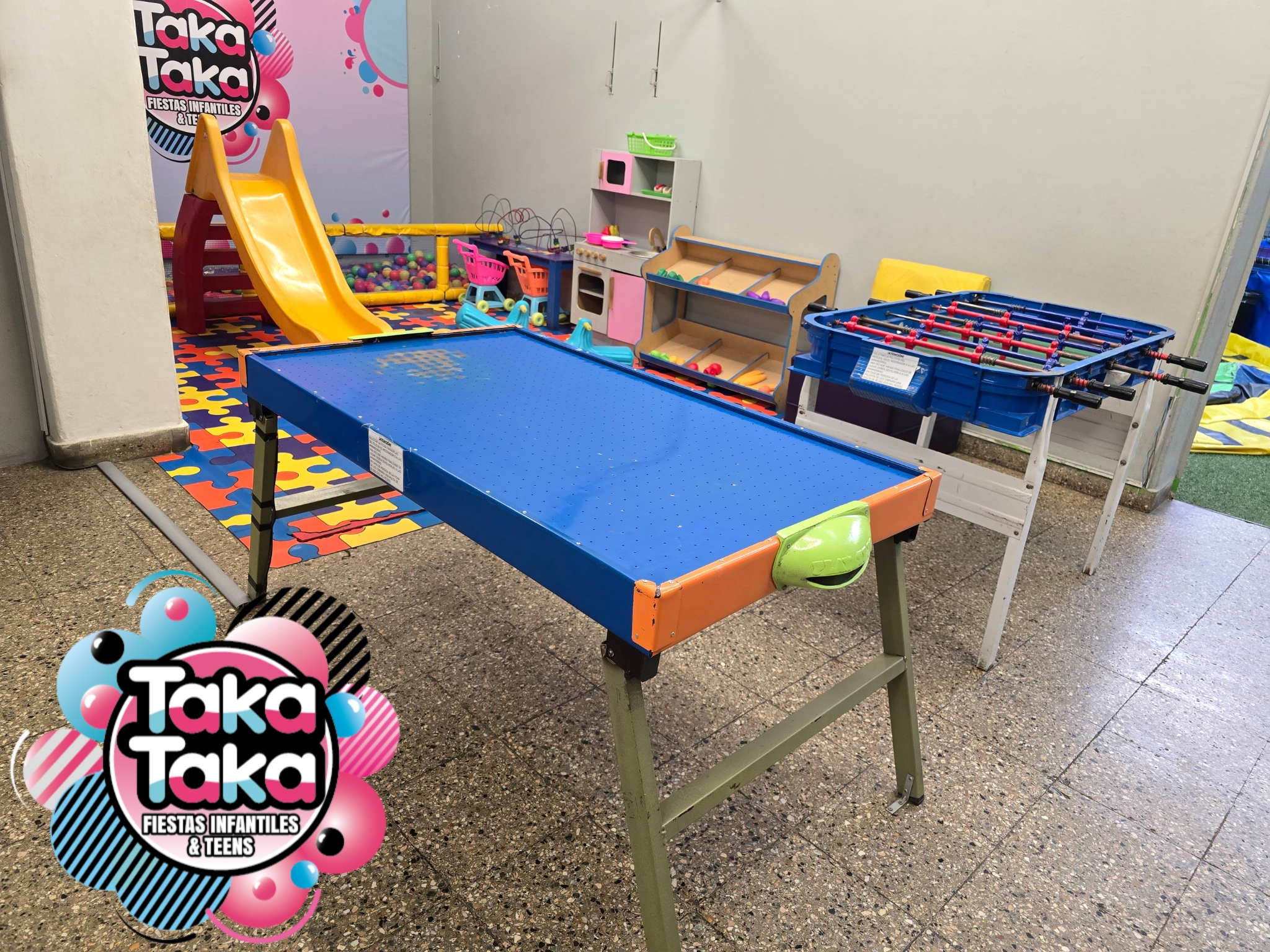 Salón TAKATAKA