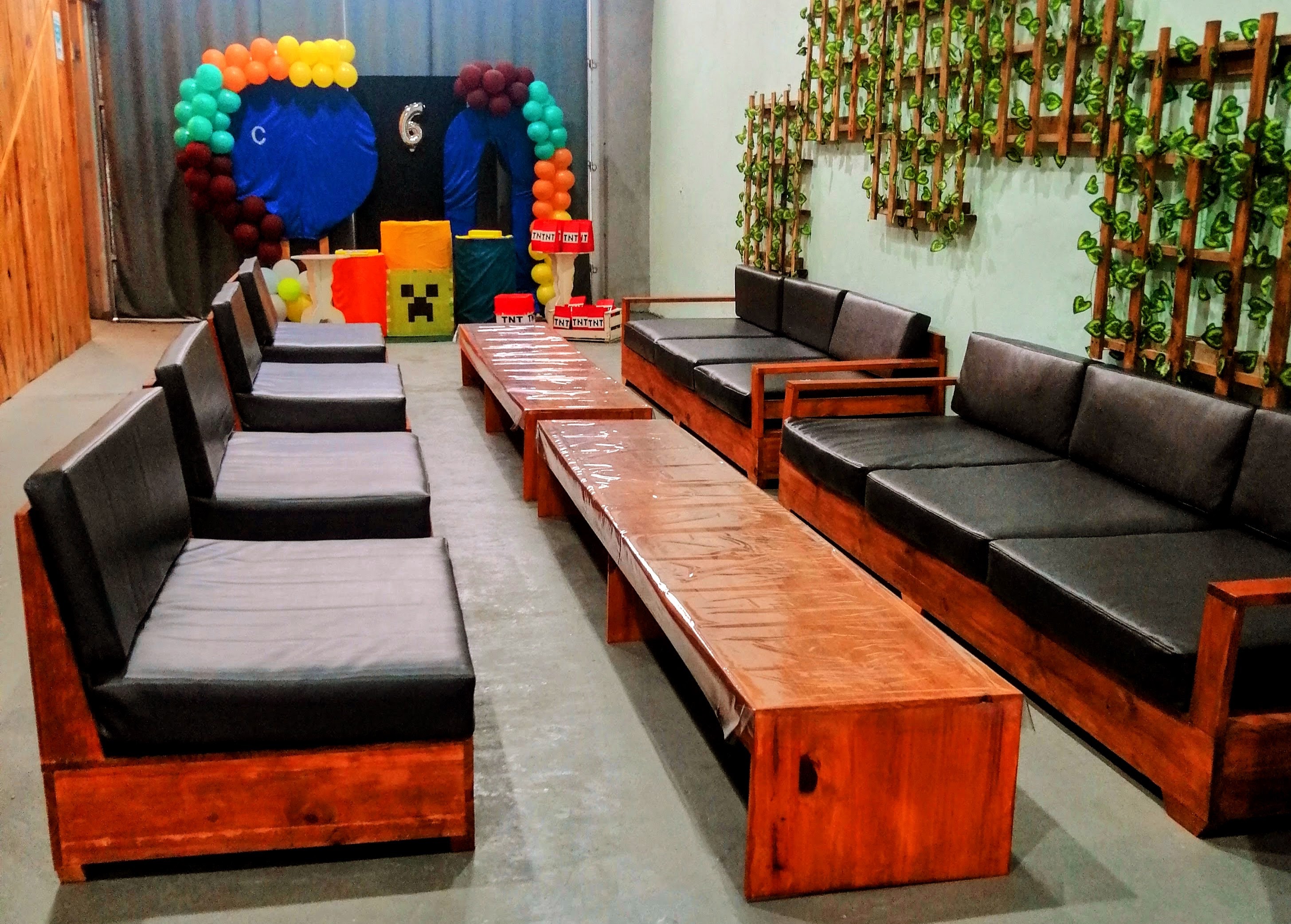 PEQUELAND - SALAS A PURA DIVERSION