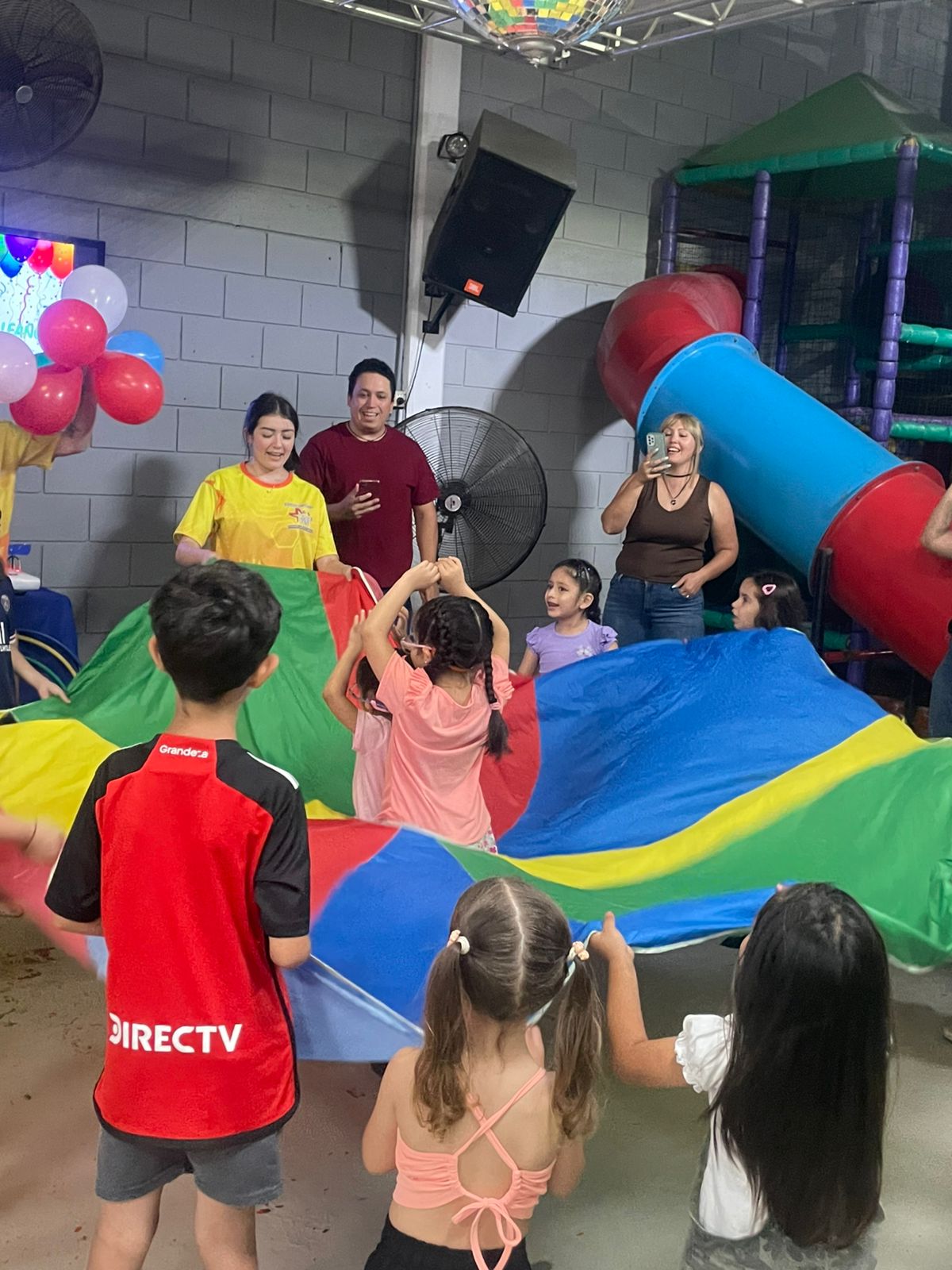 CAMPANITA - SALON DE FIESTAS INFANTILES Y TEENS